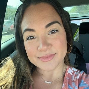 Meet your Posher, Demi